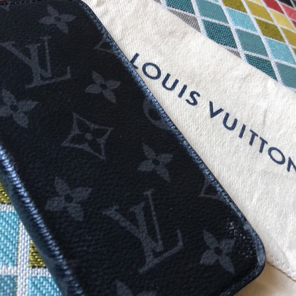 Authentic Louis Vuitton IPHONE X Folio - Picture 3 of 8